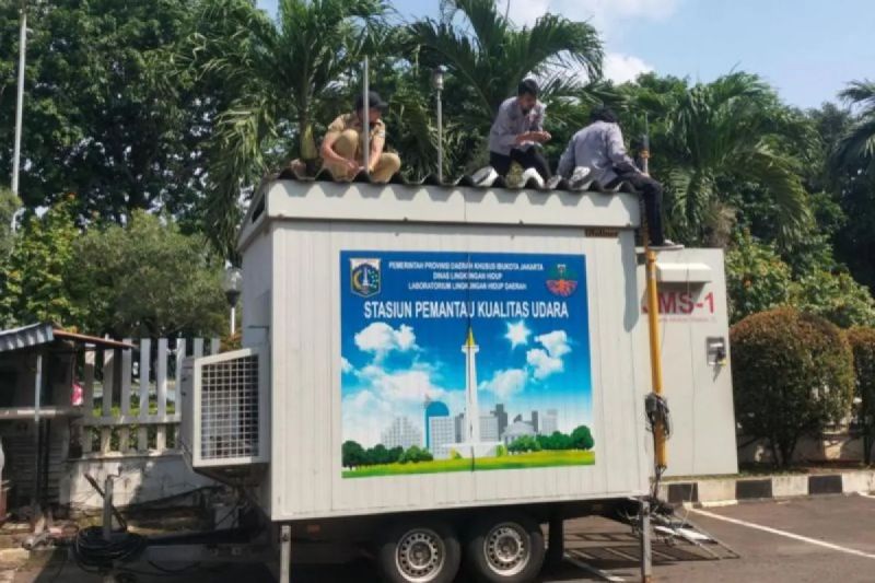Kualitas udara Jakarta tidak sehat bagi kelompok sensitif Kualitas udara Jakarta tidak sehat bagi kelompok sensitif