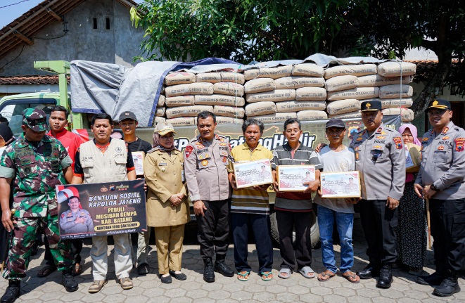 Polda Jateng salurkan bantuan percepat pemulihan korban gempa Batang Polda Jateng salurkan bantuan percepat pemulihan korban gempa Batang