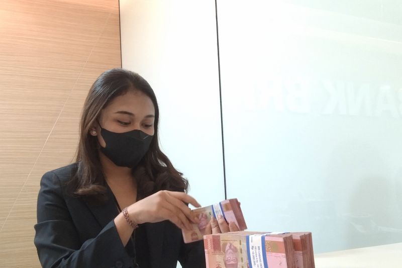 Rupiah melemah akibat rencana Biden batasi ekspor semikonduktor Rupiah melemah akibat rencana Biden batasi ekspor semikonduktor