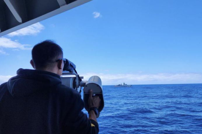 KRI REM-331 lakukan uji tembak meriam 76 mm di Samudera Pasifik