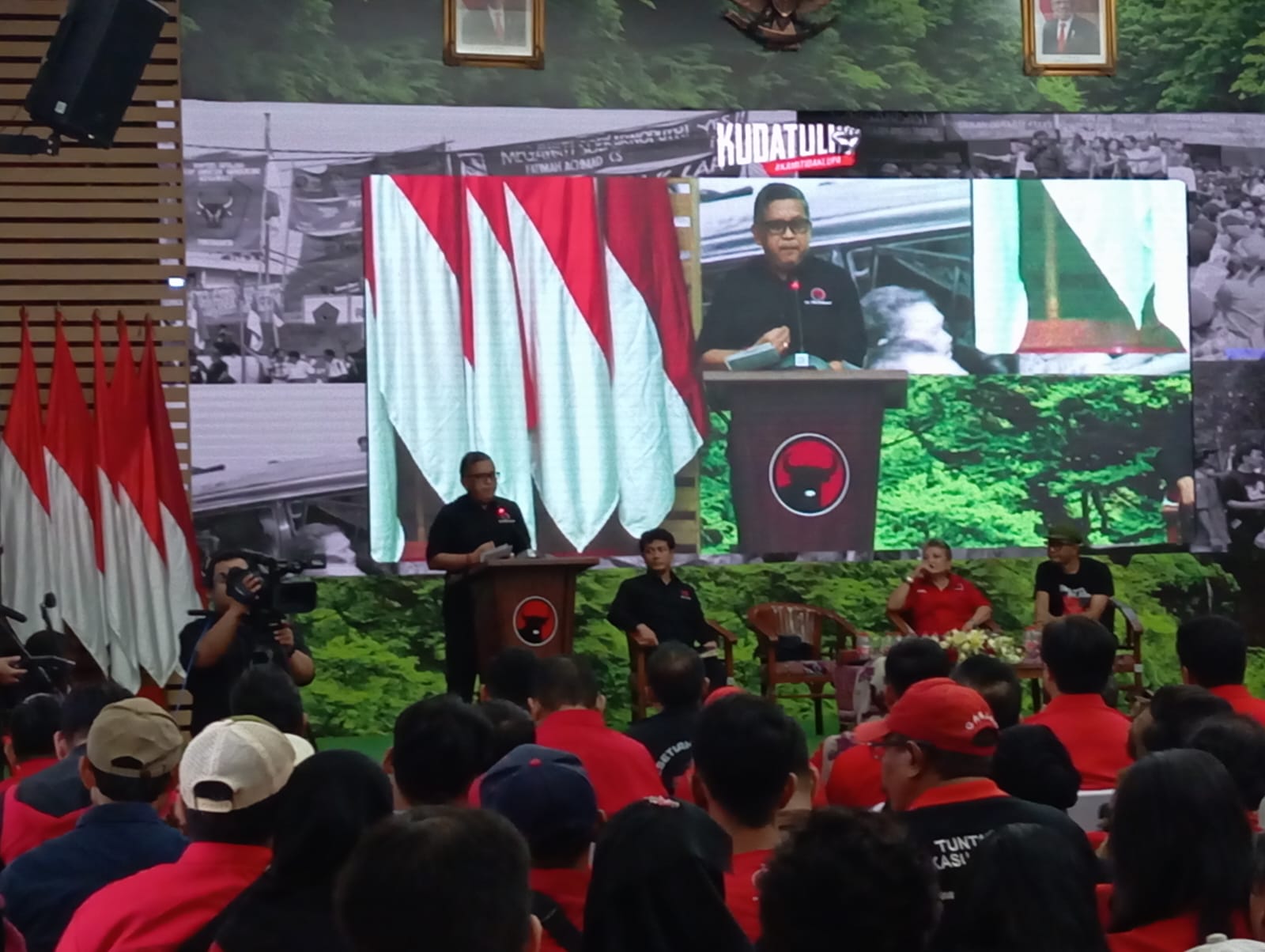 Serangan Itu Bukan Sekadar Terhadap Bangunan, Tapi Terhadap Peradaban Demokrasi - Kemanusiaan Serangan Itu Bukan Sekadar Terhadap Bangunan, Tapi Terhadap Peradaban Demokrasi - Kemanusiaan