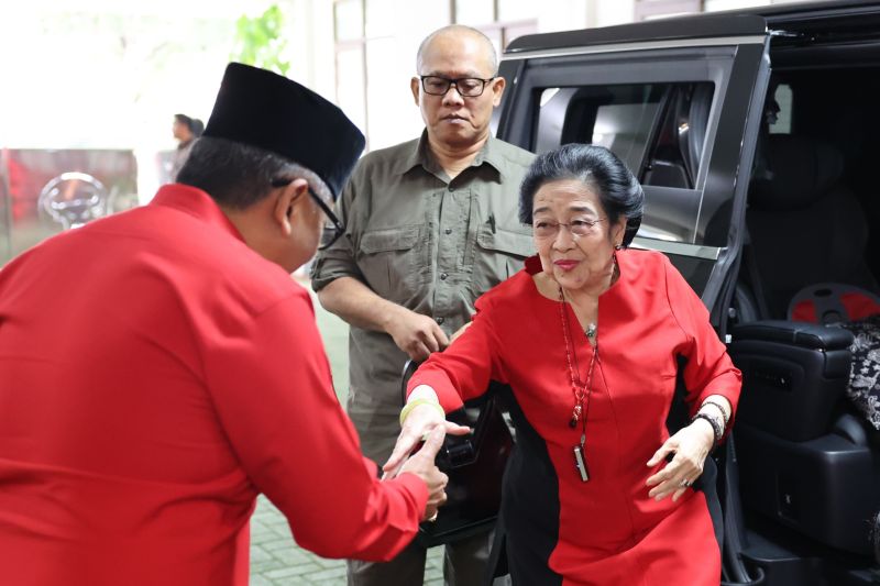 Sumpah perpanjangan masa bakti DPP PDIP dipimpin oleh Megawati