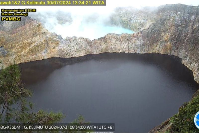 Badan Geologi sebut masih terjadi suplai magma di Gunung Kelimutu Badan Geologi sebut masih terjadi suplai magma di Gunung Kelimutu