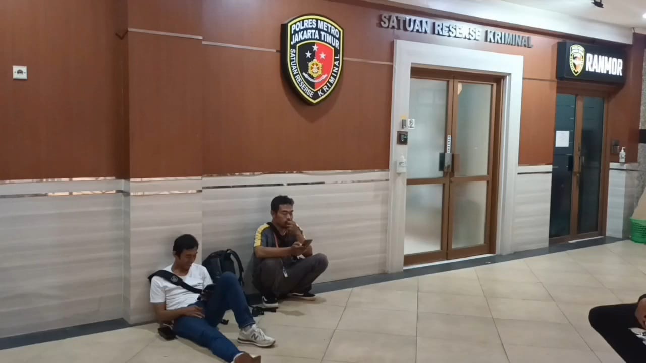 Anggota Polres Metro Jaktim kembali bertugas usai terkena bacok saat bubarkan tawuran Anggota Polres Metro Jaktim kembali bertugas usai terkena bacok saat bubarkan tawuran
