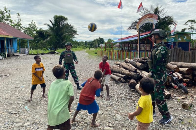 Prajurit Yonif 503/Kostrad gelar komsos di Krepkuri