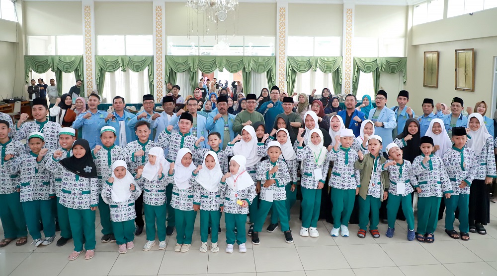 Bupati Bandung lLepas 120 kafilah Festival Anak Sholeh tingkat Jabar Bupati Bandung lLepas 120 kafilah Festival Anak Sholeh tingkat Jabar