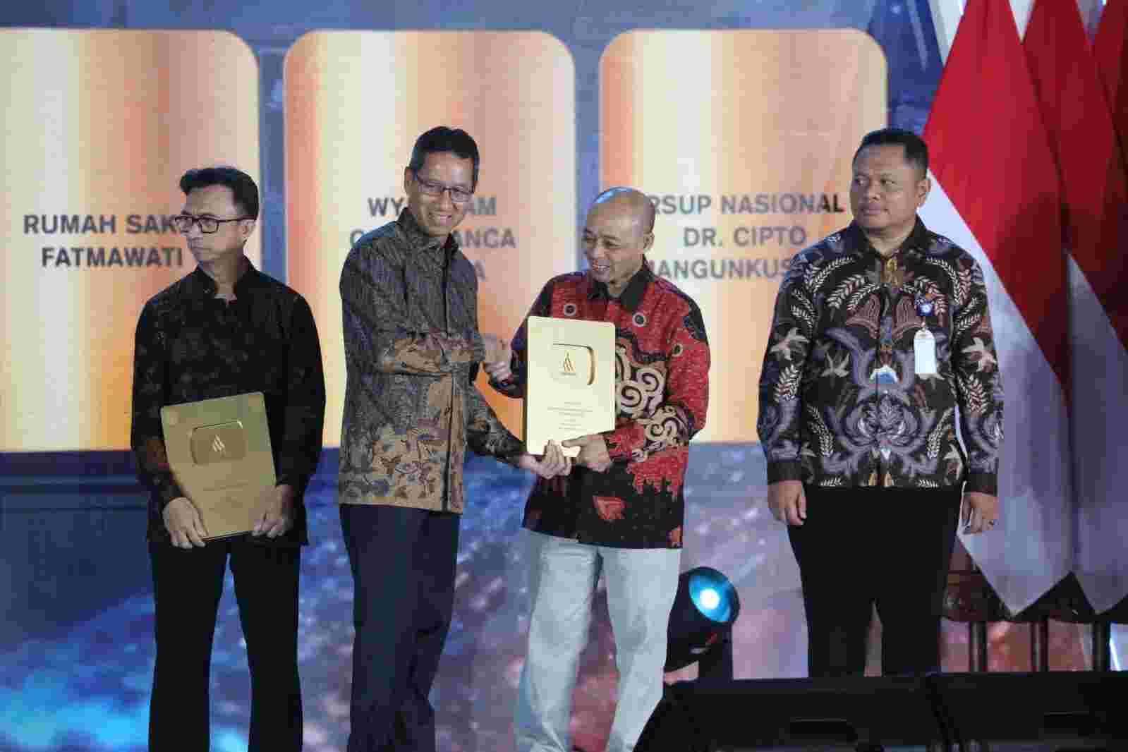 Tak ingin ada lagi masalah air bersih, Heru Budi sematkan penghargaan Jakarta Water Hero Tak ingin ada lagi masalah air bersih, Heru Budi sematkan penghargaan Jakarta Water Hero