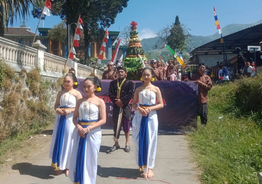 1.001 tumpeng hingga pentas kelompok seni semarakkan Festival Merapi Merbabu 1.001 tumpeng hingga pentas kelompok seni semarakkan Festival Merapi Merbabu