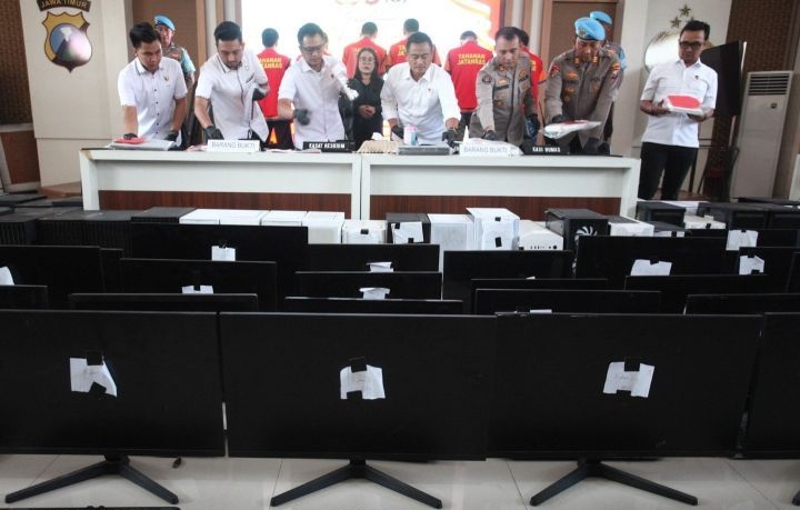 Polisi Surabaya ringkus bandar judi slot beromzet Rp1 miliar per bulan