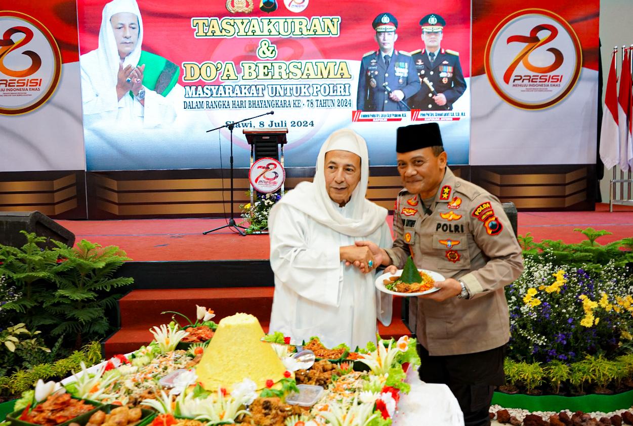 Ribuan masyarakat Tegal gelar doa bersama rayakan HUT Bhayangkara ke-78 Ribuan masyarakat Tegal gelar doa bersama rayakan HUT Bhayangkara ke-78