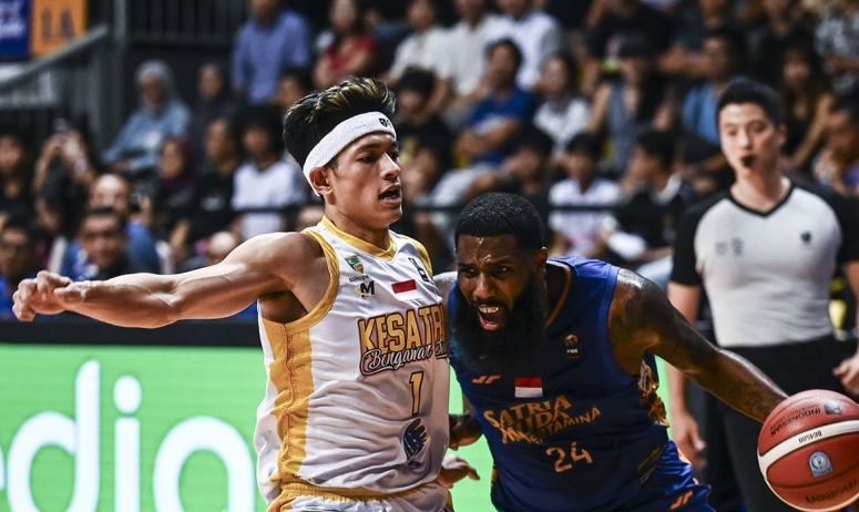 Satria Muda tundukkan Kesatria 90-64 di Game 1 Playoff IBL Satria Muda tundukkan Kesatria 90-64 di Game 1 Playoff IBL