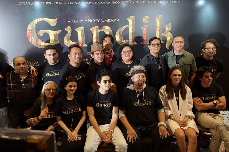 Luna Maya dan Maxime Bouttier akan beradu akting di film Gundik Luna Maya dan Maxime Bouttier akan beradu akting di film Gundik