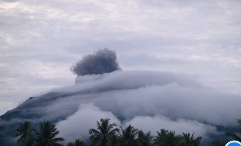 Gunung Ibu erupsi dengan amplitudo 10 mm selama satu menit pagi ini