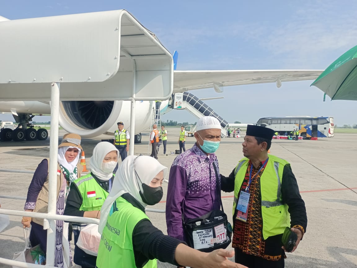 Kloter 09 tiba, seorang jemaah haji Gunung Sitoli-Nias tunda kepulangan karena sakit Kloter 09 tiba, seorang jemaah haji Gunung Sitoli-Nias tunda kepulangan karena sakit