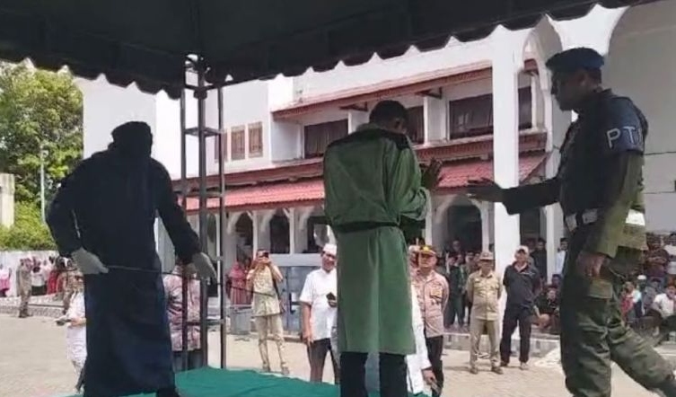 Kejari Pidie hukum cambuk sembilan orang pelanggar syariat Islam