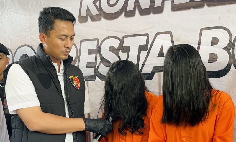 Polresta Bogor ringkus dua selebgram promosikan judi daring Polresta Bogor ringkus dua selebgram promosikan judi daring