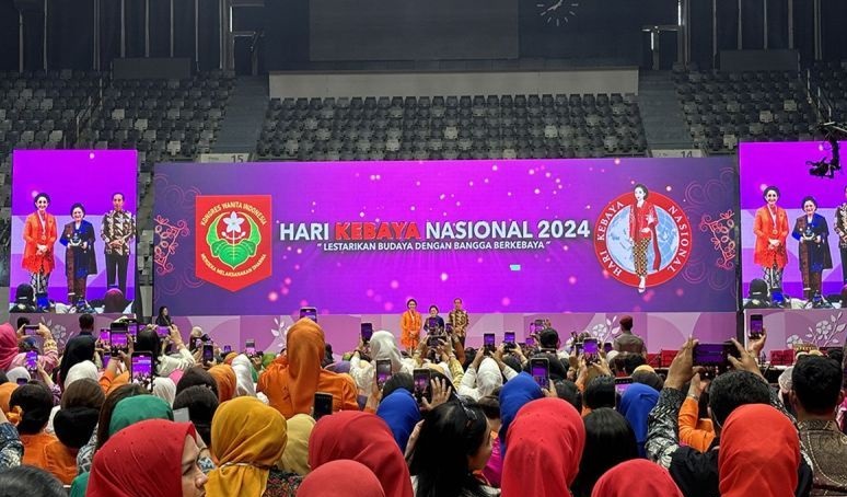 Iriana Jokowi terima penghargaan Ibu Bangsa pada Hari Kebaya Nasional Iriana Jokowi terima penghargaan Ibu Bangsa pada Hari Kebaya Nasional