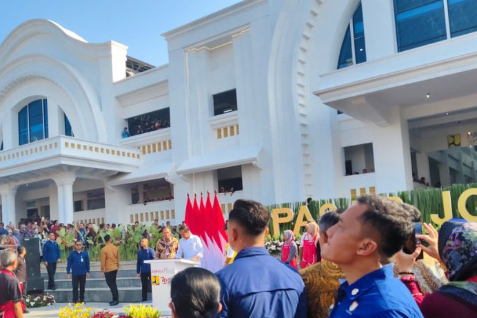 Presiden Jokowi meresmikan Pasar Jongke Solo Presiden Jokowi meresmikan Pasar Jongke Solo