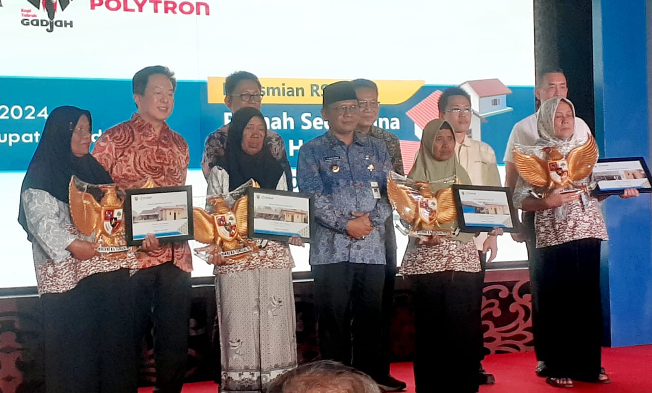 Rumah roboh dan hidup sebatang kara, Musni dapat bantuan RSLH Rumah roboh dan hidup sebatang kara, Musni dapat bantuan RSLH