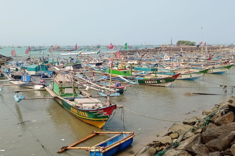 Pemkab Lebak minta nelayan waspadai tinggi gelombang 4 meter Pemkab Lebak minta nelayan waspadai tinggi gelombang 4 meter