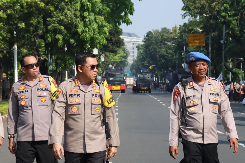 Polisi kerahkan 1.949 personel untuk kawal aksi di Patung Kuda Jakpus Polisi kerahkan 1.949 personel untuk kawal aksi di Patung Kuda Jakpus