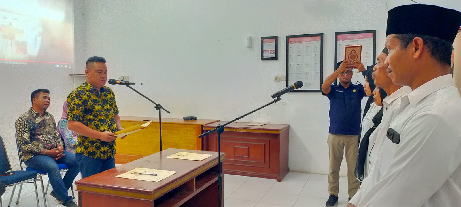 Ketua KPU Langkat lantik lima anggota PPS PAW Ketua KPU Langkat lantik lima anggota PPS PAW
