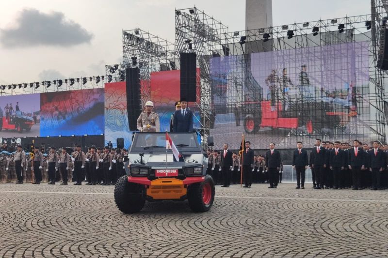 Jokowi minta Polri jadi teladan masyarakat seiring citra yang membaik Jokowi minta Polri jadi teladan masyarakat seiring citra yang membaik