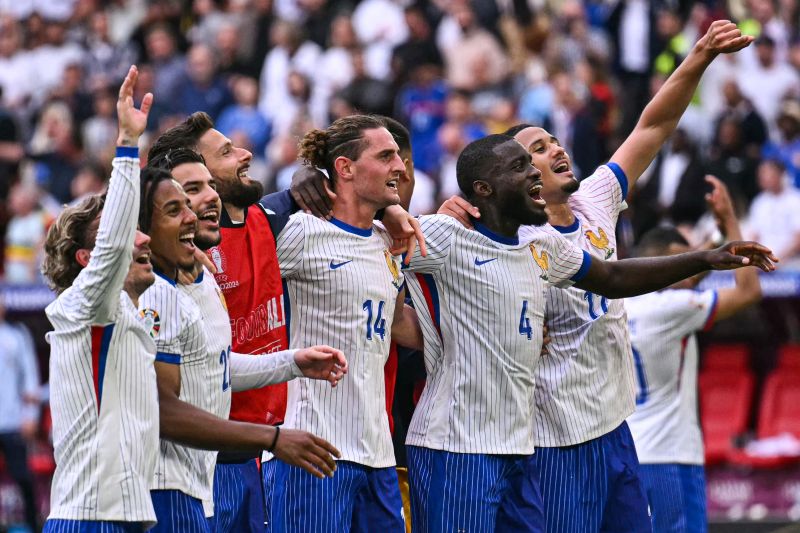 Prancis maju ke perempat final setelah menang tipis atas Belgia Prancis maju ke perempat final setelah menang tipis atas Belgia