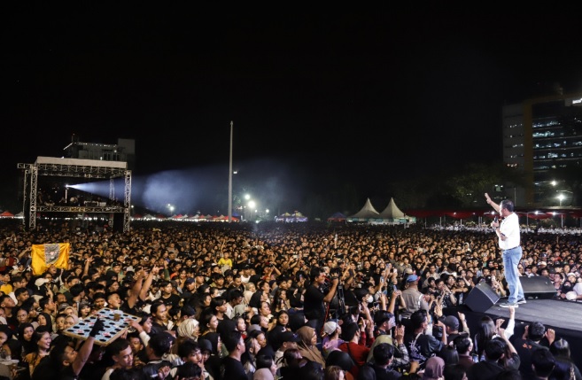 Puluhan ribu warga nikmati pentas musik Hari Bhayangkara di Semarang Puluhan ribu warga nikmati pentas musik Hari Bhayangkara di Semarang