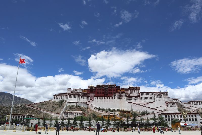 Mengunjungi Lhasa, Tanah Suci repositori ajaran Buddhisme Tibet