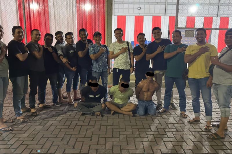 Polisi tangkap tiga pelaku perampokan pegawai honorer di Aceh Besar Polisi tangkap tiga pelaku perampokan pegawai honorer di Aceh Besar