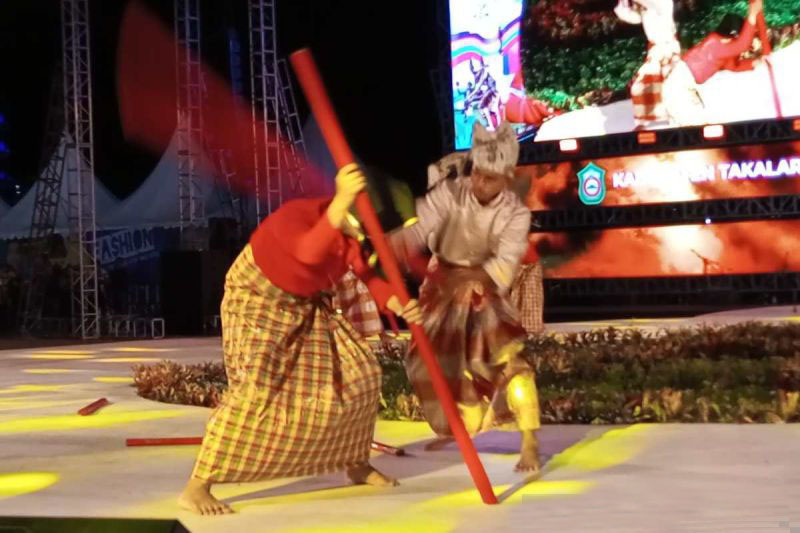 Kabupaten Takalar persembahkan tari appadekko di panggung F8