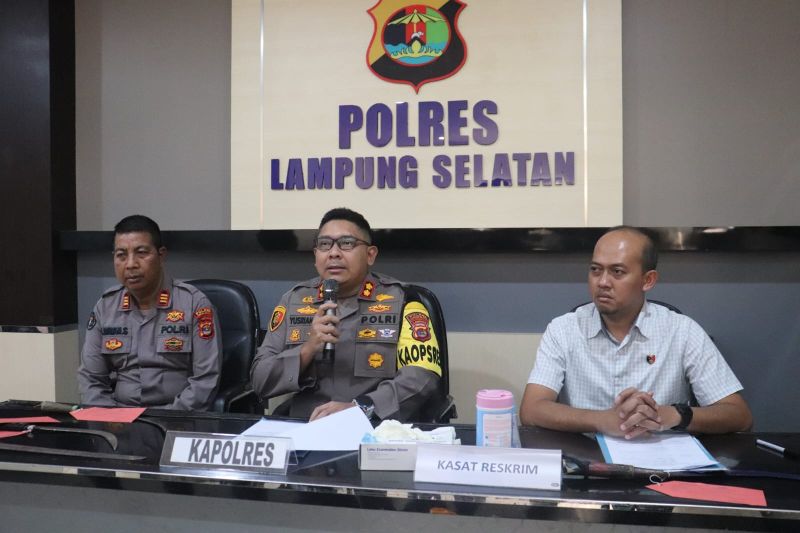 Polres Lampung Selatan tetapkan dua pelaku aksi tawuran geng motor Polres Lampung Selatan tetapkan dua pelaku aksi tawuran geng motor