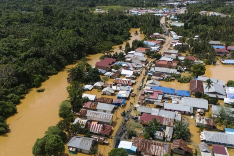 Warga Halmahera Tengah masih mengungsi meski banjir sudah surut Warga Halmahera Tengah masih mengungsi meski banjir sudah surut