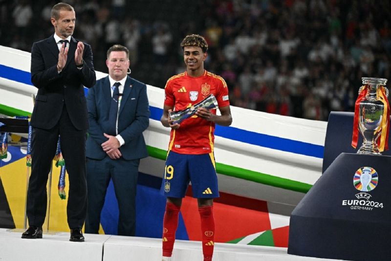 Lamine Yamal: Pemain Muda Terbaik Euro 2024 Lamine Yamal: Pemain Muda Terbaik Euro 2024