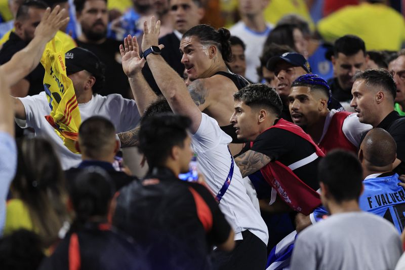 Bielsa kecam pelaksana Copa Amerika atas kericuhan di tribun penonton Bielsa kecam pelaksana Copa Amerika atas kericuhan di tribun penonton
