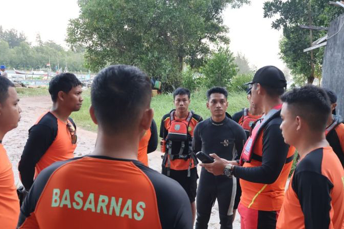 Tim Operasi SAR fokuskan cari bodi heli Polri jatuh di Belitung Timur Tim Operasi SAR fokuskan cari bodi heli Polri jatuh di Belitung Timur