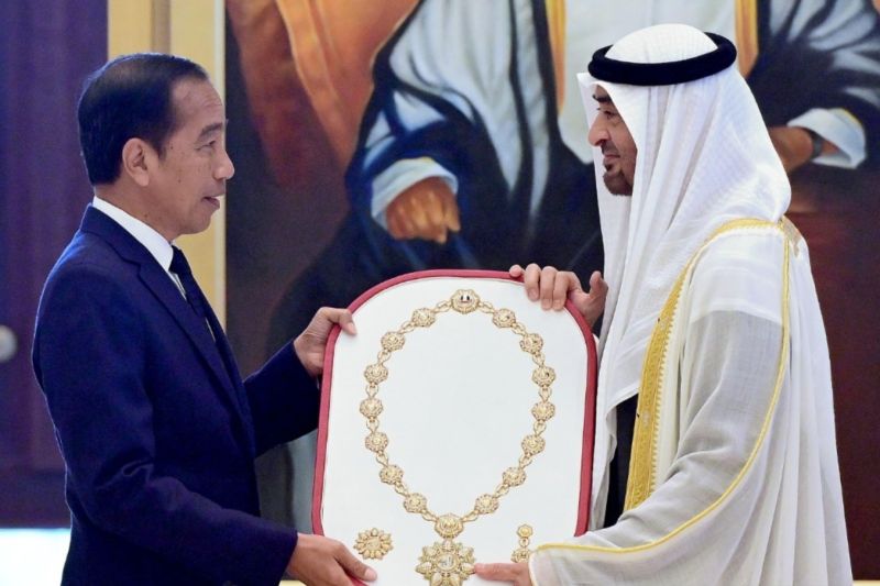 Jokowi terima penghargaan Order of Zayed dari Presiden MBZ Jokowi terima penghargaan Order of Zayed dari Presiden MBZ