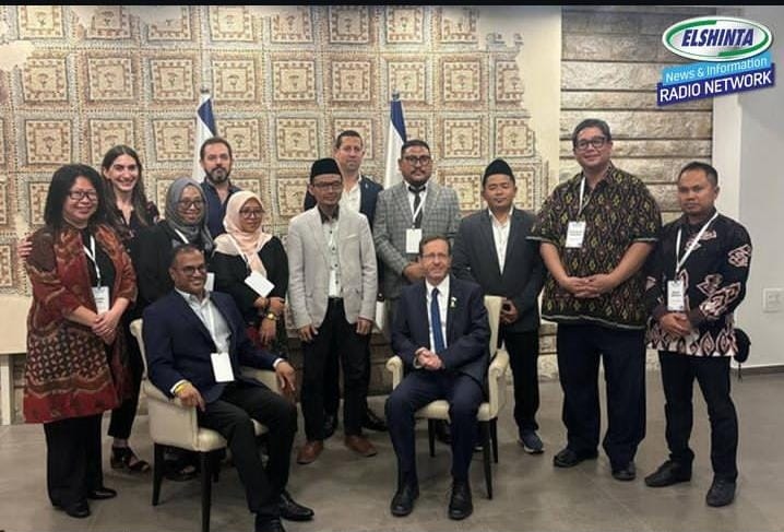 Stafsus Pj Bupati Kudus, Munawir Aziz salah satu tokoh muda Nahdliyin yang foto bareng Presiden Israel Stafsus Pj Bupati Kudus, Munawir Aziz salah satu tokoh muda Nahdliyin yang foto bareng Presiden Israel