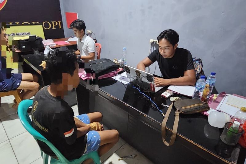 Polres Morowali tangkap tersangka pembunuhan TKA di KTGI Polres Morowali tangkap tersangka pembunuhan TKA di KTGI