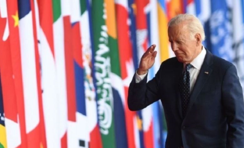 Biden berupaya bertahan di tengah desakan mundur dari Pilpres AS