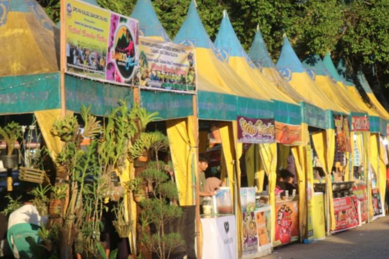 Bazar UMKM ramaikan Festival Bamboo Rafting HSS 2024