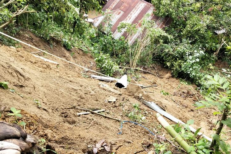 12 Juni 2019: Longsor rusak puluhan rumah warga di Sawahlunto 12 Juni 2019: Longsor rusak puluhan rumah warga di Sawahlunto