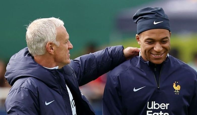 Didier Deschamps minta Prancis tak anggap remeh Polandia Didier Deschamps minta Prancis tak anggap remeh Polandia