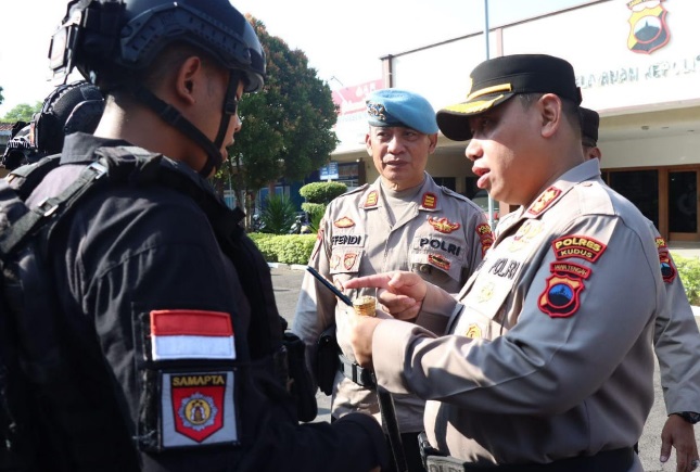 Cegah judi online, Kapolres Kudus cek HP anggotanya Cegah judi online, Kapolres Kudus cek HP anggotanya