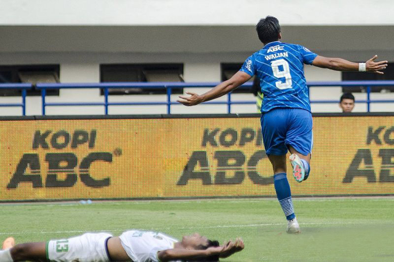 Arthur tanggapi rumor Ezra Walian akan berlabung ke Persik musim depan