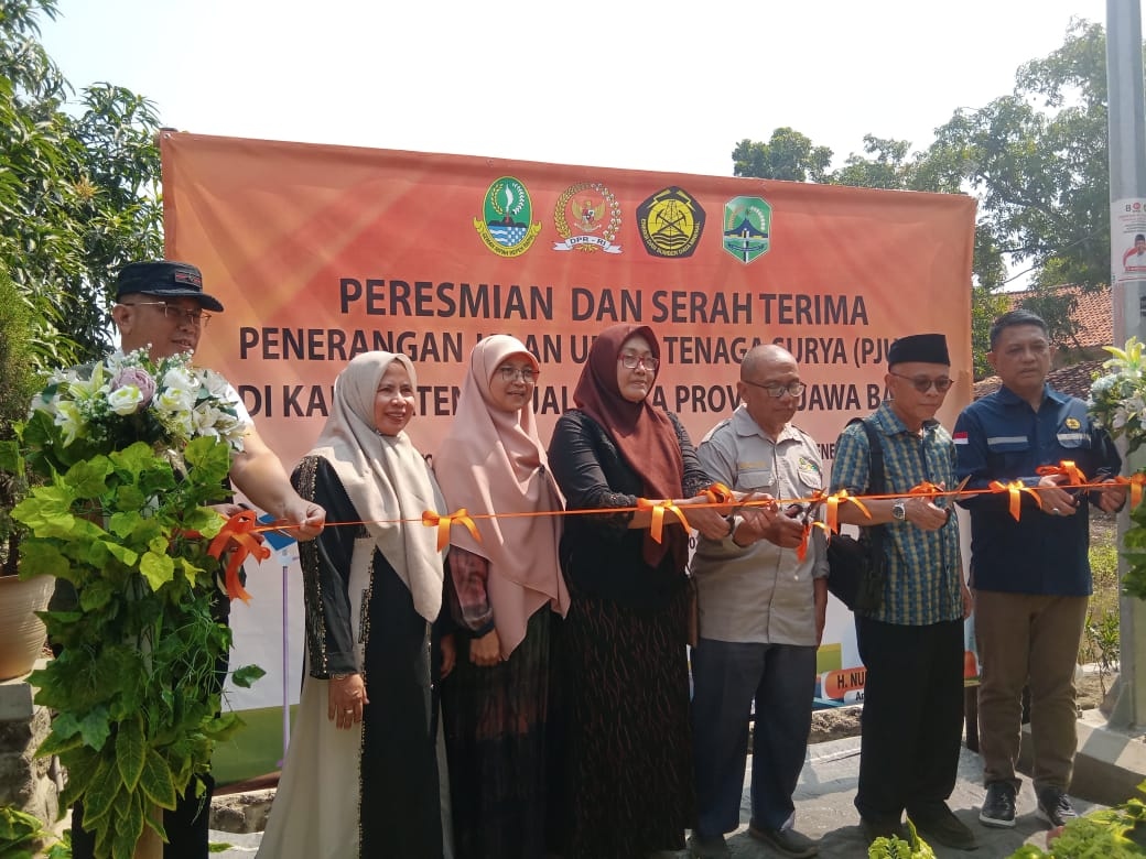 Legislator serahterimakan ratusan unit PJU-TS ke tiga kabupaten Legislator serahterimakan ratusan unit PJU-TS ke tiga kabupaten