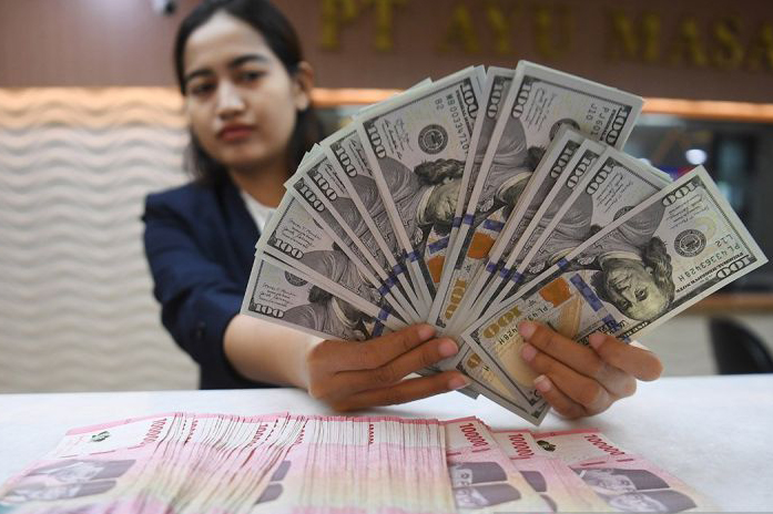 Rupiah Jumat pagi turun tipis ke posisi Rp16.407 per dolar AS