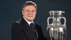 Dragan Stojković: Pelatih Serbia pada hari-harinya bermain, Aleksandar Mitrović dan Dušan Vlahović Dragan Stojković: Pelatih Serbia pada hari-harinya bermain, Aleksandar Mitrović dan Dušan Vlahović