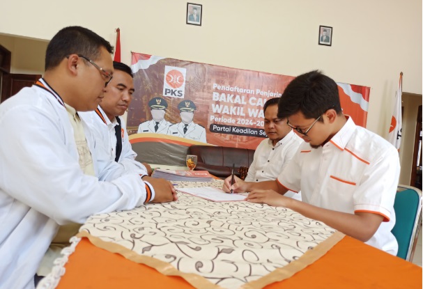 Politisi muda putra mantan Wali Kota Salatiga maju Pilwakot 2024 Politisi muda putra mantan Wali Kota Salatiga maju Pilwakot 2024